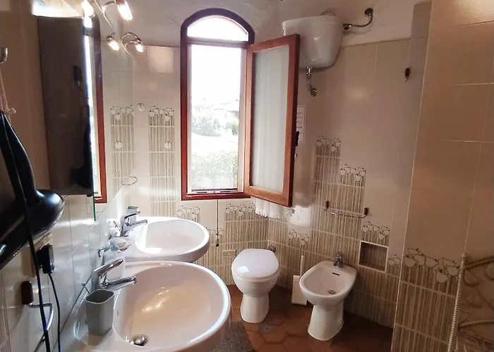 Mediterranean In Sardinia 瓦雷多利亚